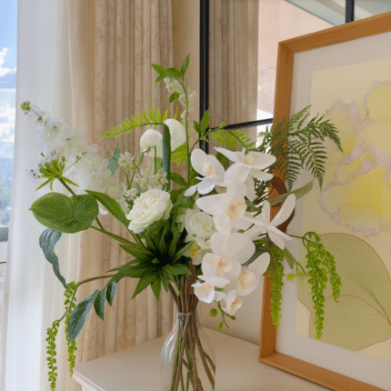 Pure and elegant simulated bouquet